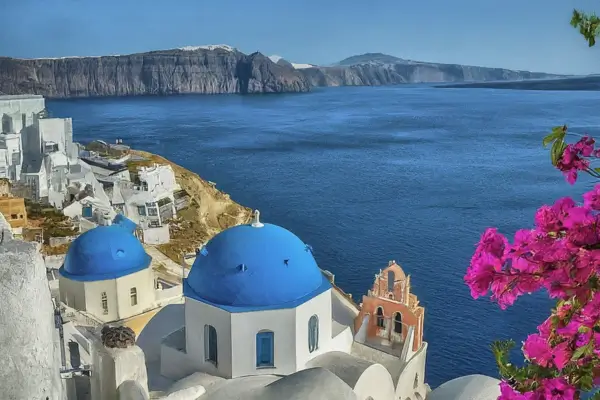 Luxo e Exclusividade: As Melhores Villas para Alugar em Santorini, Grécia